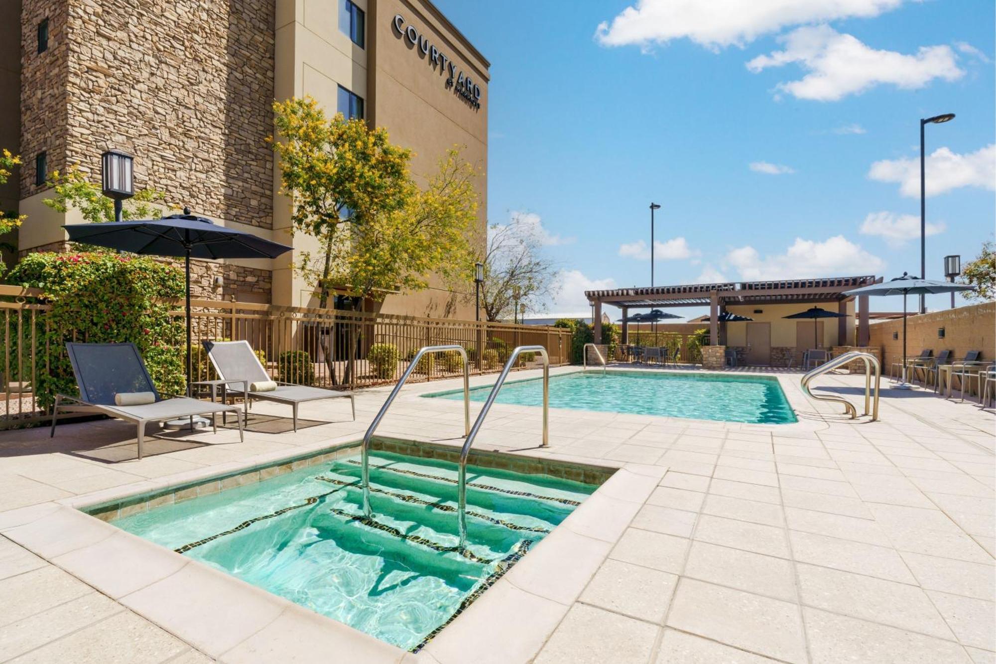Courtyard By Marriott Phoenix Mesa Gateway Airport Exterior foto