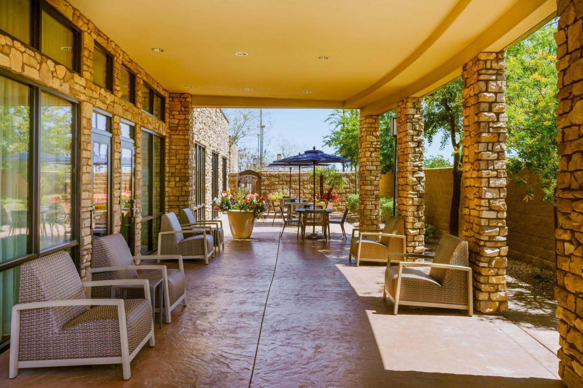 Courtyard By Marriott Phoenix Mesa Gateway Airport Exterior foto